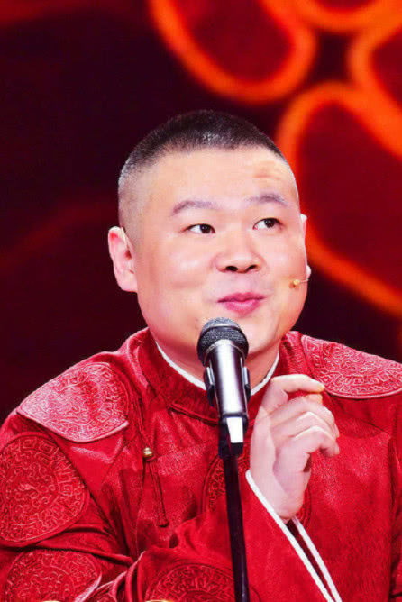 玩大了岳云鹏春晚憋不住笑场师傅郭德纲气到要打人