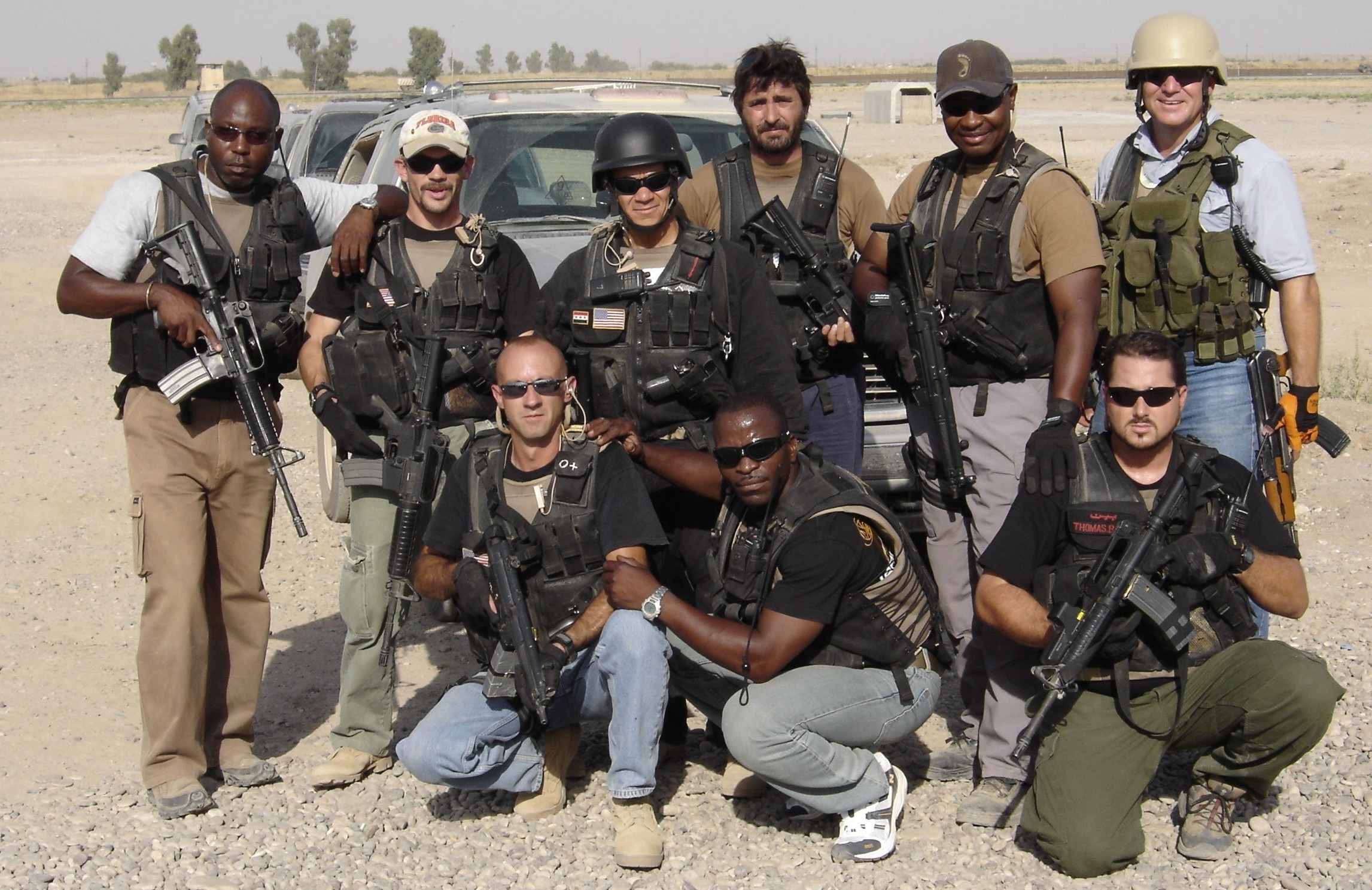 而在现实生活中,很多人也自称曾经当过雇佣兵,他们往往会有一张照片