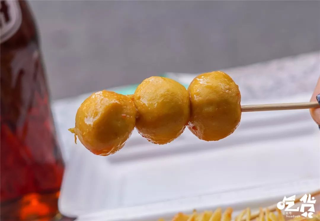 黄金鱼蛋就是这里的招牌主打, 还有牛筋丸/波波肠/蟹棒/猪红汤.