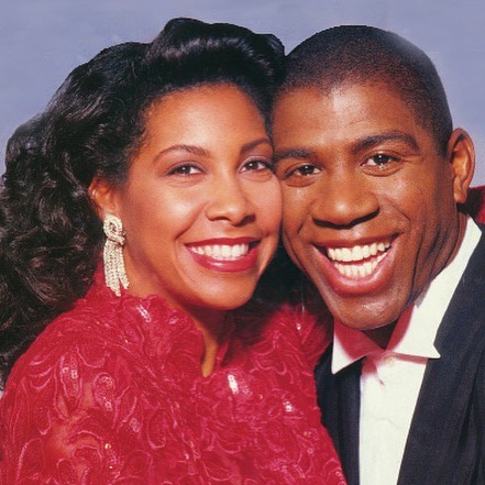 魔术师晒与妻子旧照:感激过去27年来为家庭的付出