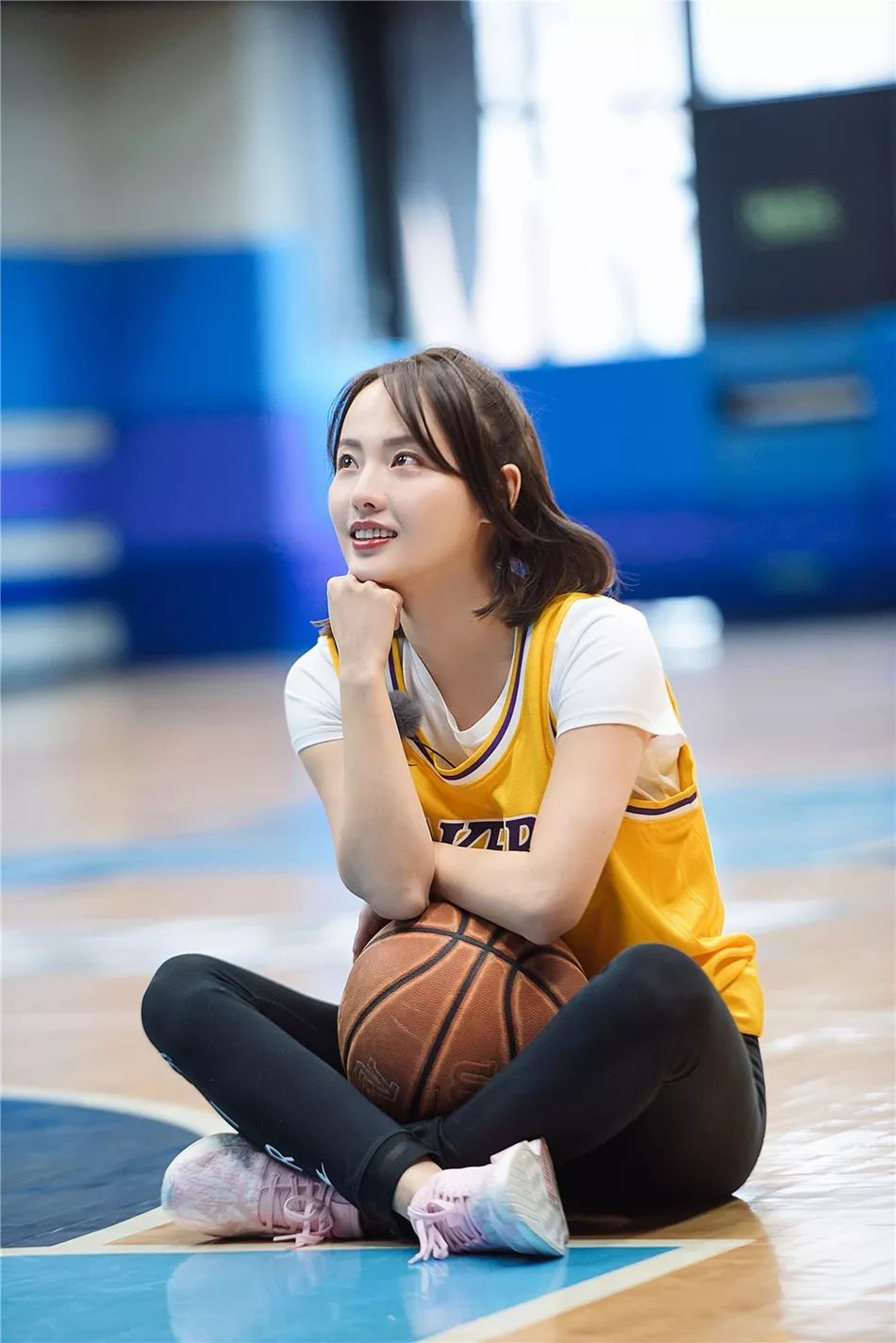 除了颜值和身高张嘉倪买超的衣品般配到爆低调运动装都很合拍