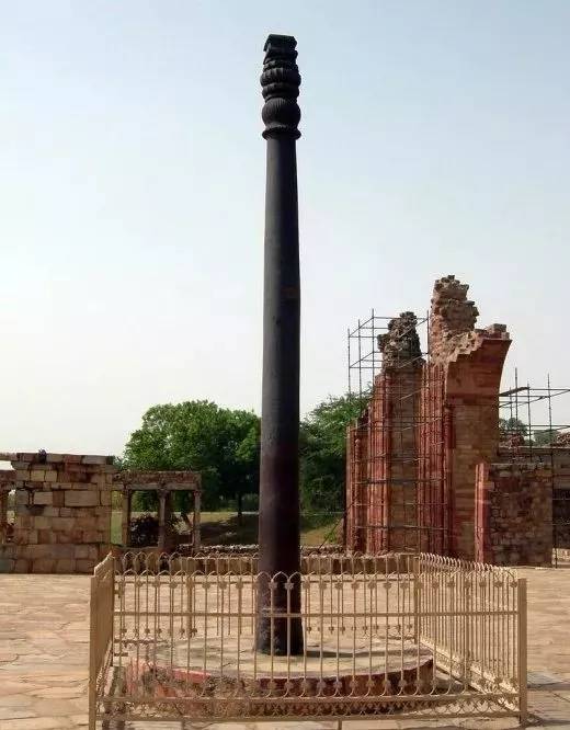 印度6吨重的神秘铁柱为何千年不锈是谁制造至今是谜