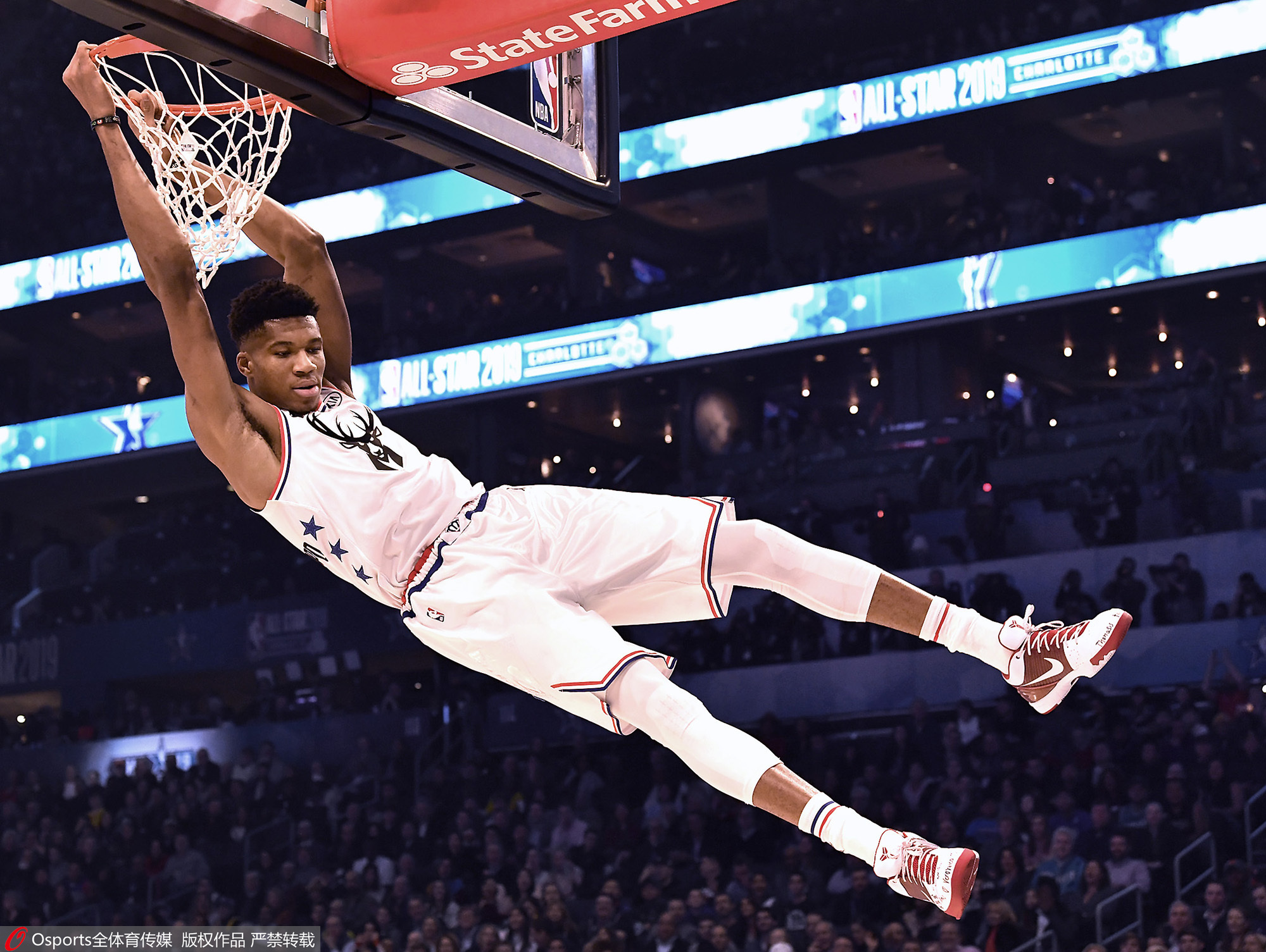 常规赛mvp评选,虽然有球迷参与,但主要的投票权属于篮球记者和评论员