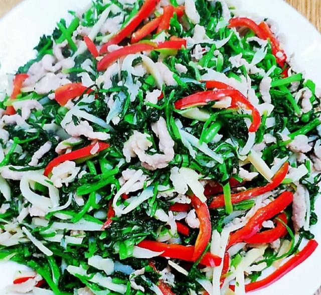 大叔家的上海菜:金丝芥炒肉丝,香气扑鼻,咸鲜爽脆,家人喜欢!__凤凰网