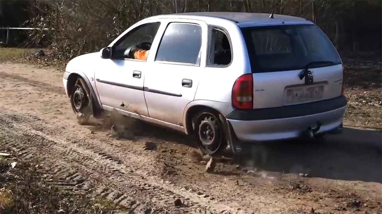 外国小伙发明四方形车轮,这颠簸的节奏,确定不是翻地的农机?__凤凰网