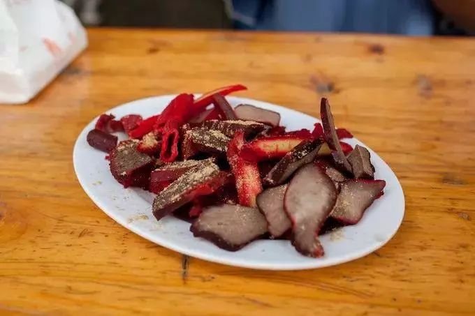 金山牛杂 爽脆可口的冻干牛杂,蘸点酸甜辣椒酱,吃起来清凉又过瘾,别有