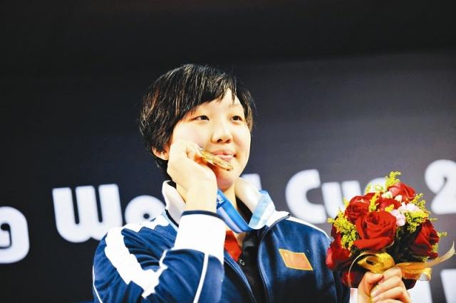 在本次的全国冠军赛上,很多的泳坛选手也是没有出现在大赛上,曹玥就是