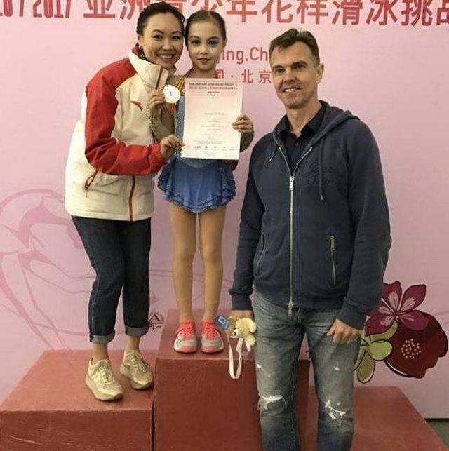 陈露嫁俄罗斯硬汉,生下混血儿女,9岁女儿两夺冠军!