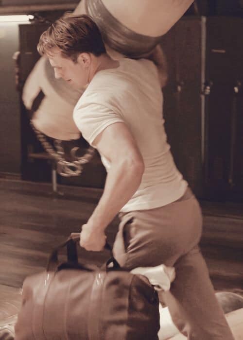 chris evans亦凭借多年努力健身,不断展现了诱人翘臀的成果,今次我们