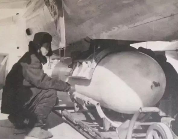 如何评价中国空军的老将:强-5攻击机?答案:空地一体,攻防兼备!_凤凰网
