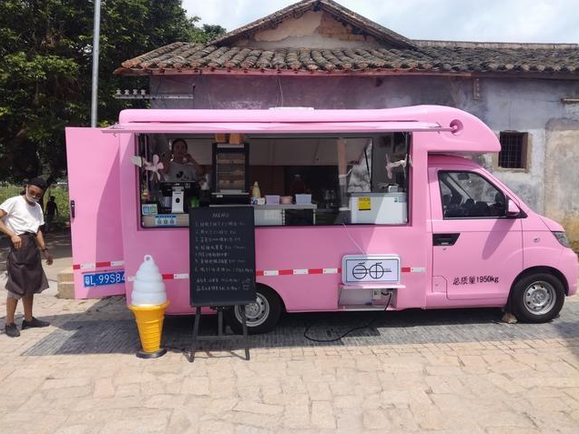 少女心爆棚的冰激凌餐车