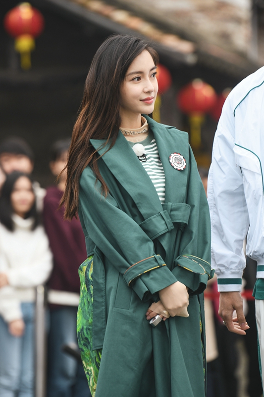 angelababy《奔跑吧》穿越1919年 绿色洋装复古民国风