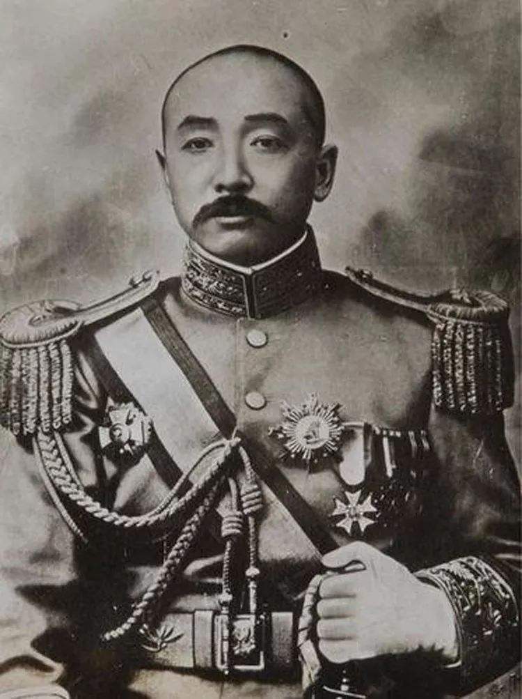 此人名气虽不如张作霖,但两任东北王,对他都十分尊敬_凤凰网