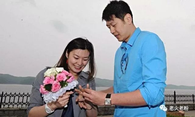 亚洲蝶后周雅菲现状,纹五环纹身,丈夫是八一男篮名宿,儿女双全