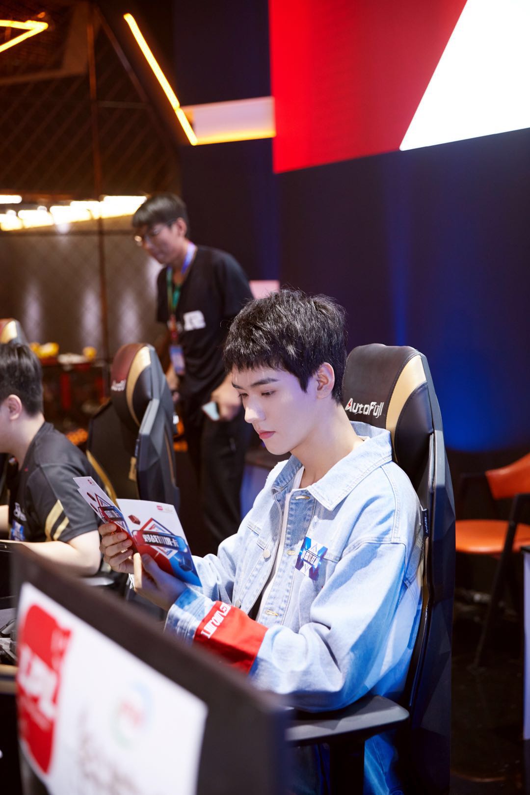 龚俊出任明星队长电竞首秀直播神操作引发粉丝热议