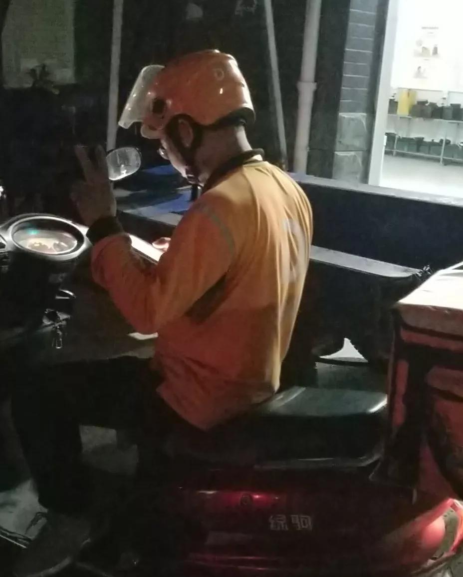 一个90后的中场战事:曾赚百万开奥迪,如今送外卖遇前女友