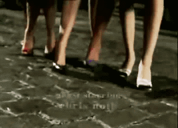 拥有上百双鞋但是这几双才是蜈蚣精们的最爱