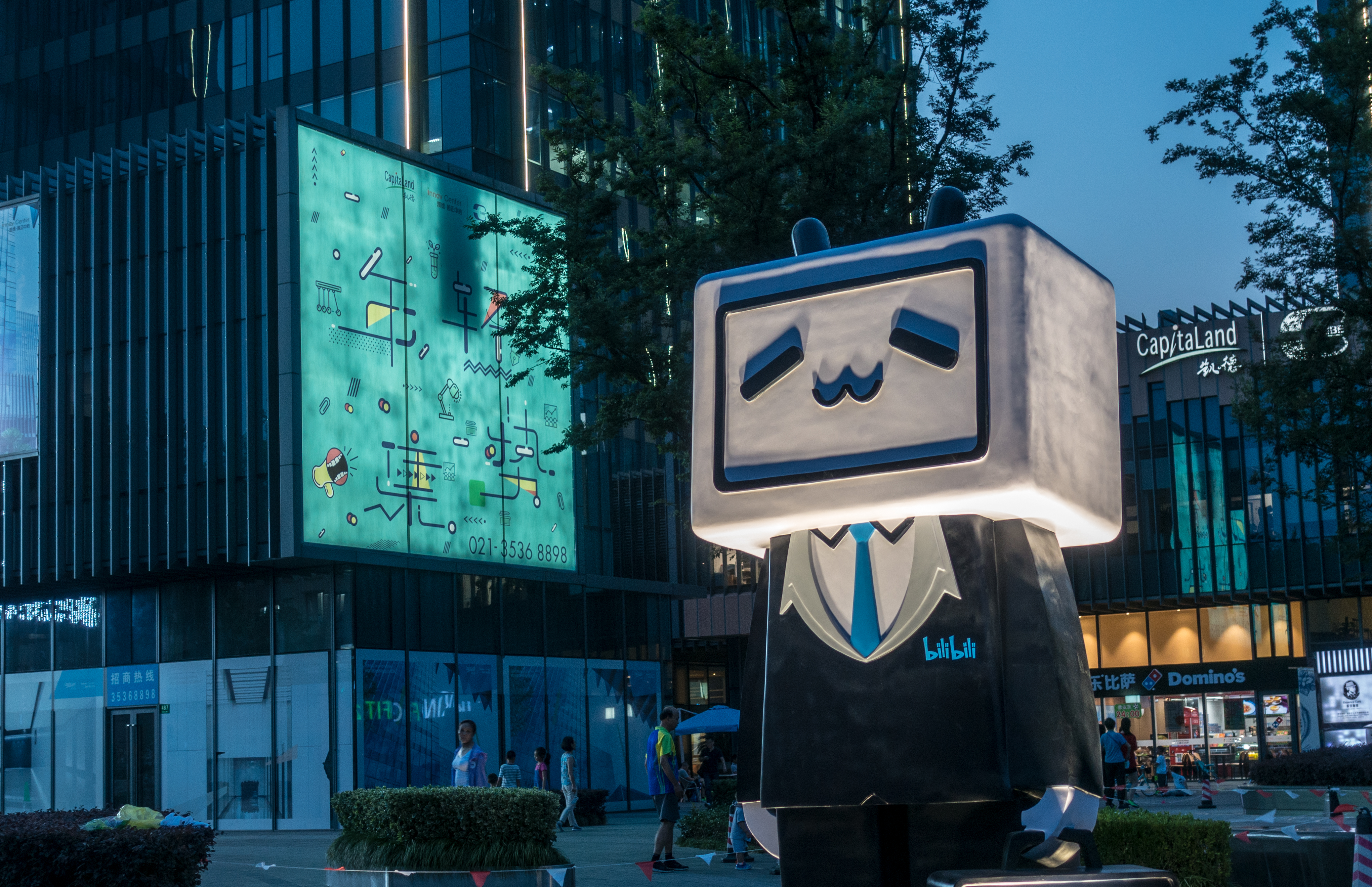 打开凤凰新闻,查看更多高清图片投稿来源:美股研究社过去十年,b站从一