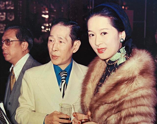 粤剧名伶遗孀洪金梅病逝传奇大半生20岁与先夫同居留下15亿遗产