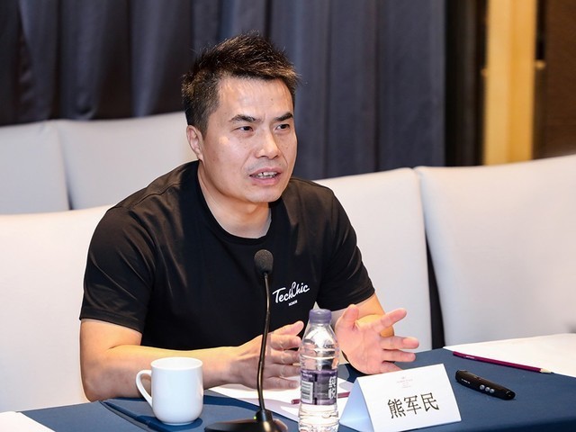 荣耀产品副总裁熊军民