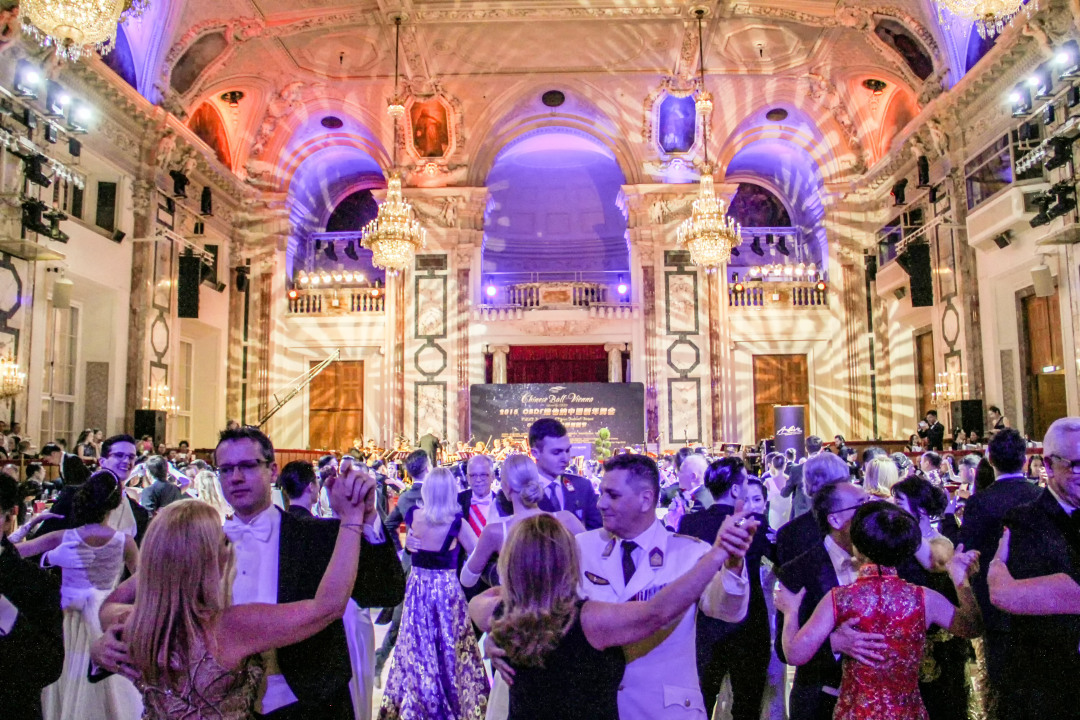 新春华尔兹我想请你到维也纳皇家宫廷跳支舞