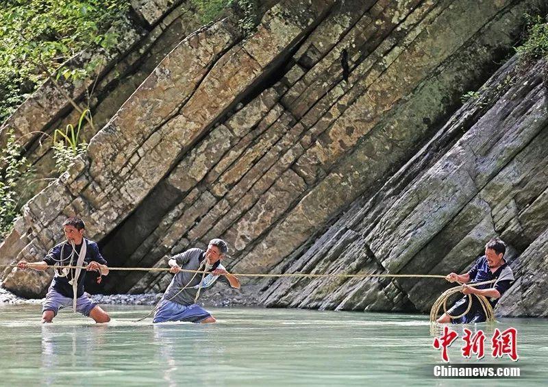 “光腚纤夫”凝固三峡记忆 纤夫民俗将面临失传__凤凰网