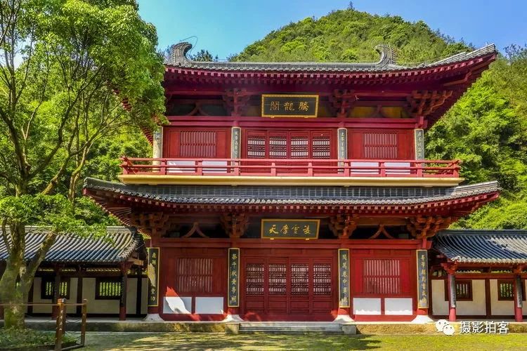 掩映在青山绿水之间的天下第一祠