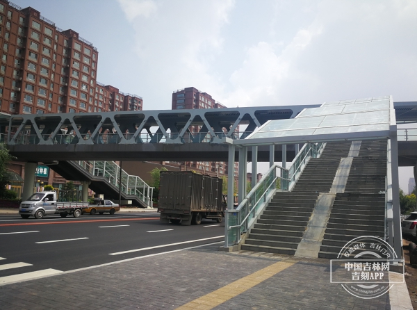 吉网独家长春北方市场中日联谊医院过街天桥基本完工