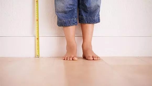 孩子总是坐前三排身高长得慢菏泽市立医院儿童矮小性早熟暑期义诊开始