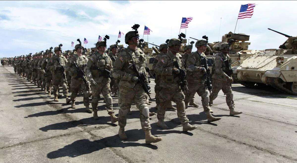 塔利班从深山出来,利用贩卖石油获取的巨额财富开始组建武装团队,并在