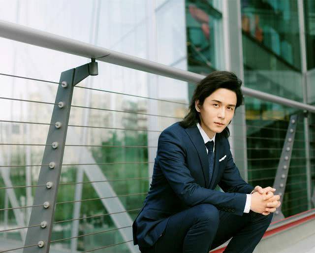 34岁帅气演员雷牧出道多年不温不火如今终于被编剧妻子捧红