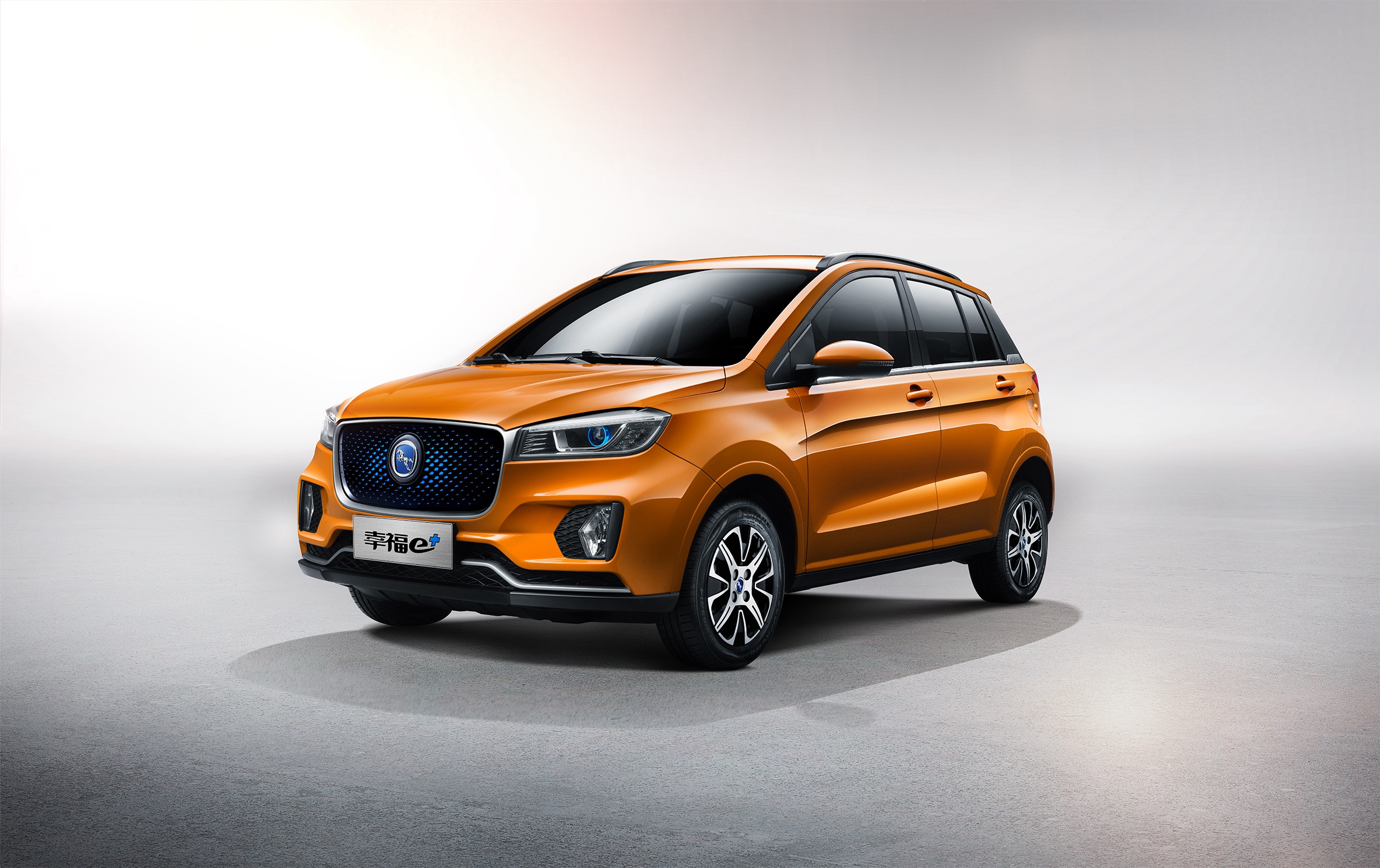 家庭出行新方式 汉腾全新纯电动suv——幸福e 官图解析__凤凰网