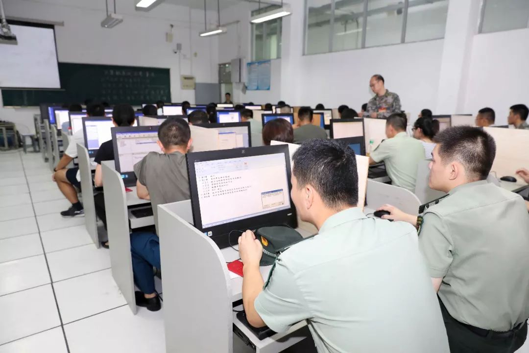 快来围观,带你直击福建省军队职称外语和计算机考试现场