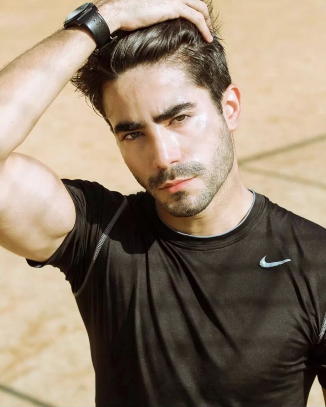 白天平面男模夜晚酒吧dj能唱能跳这位男模我真的可以