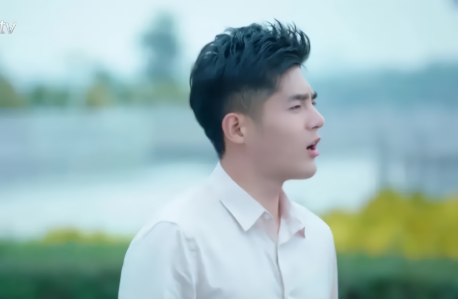 电视剧:富二代去救晓晴,遇上大堵车,奔驰车都不要了