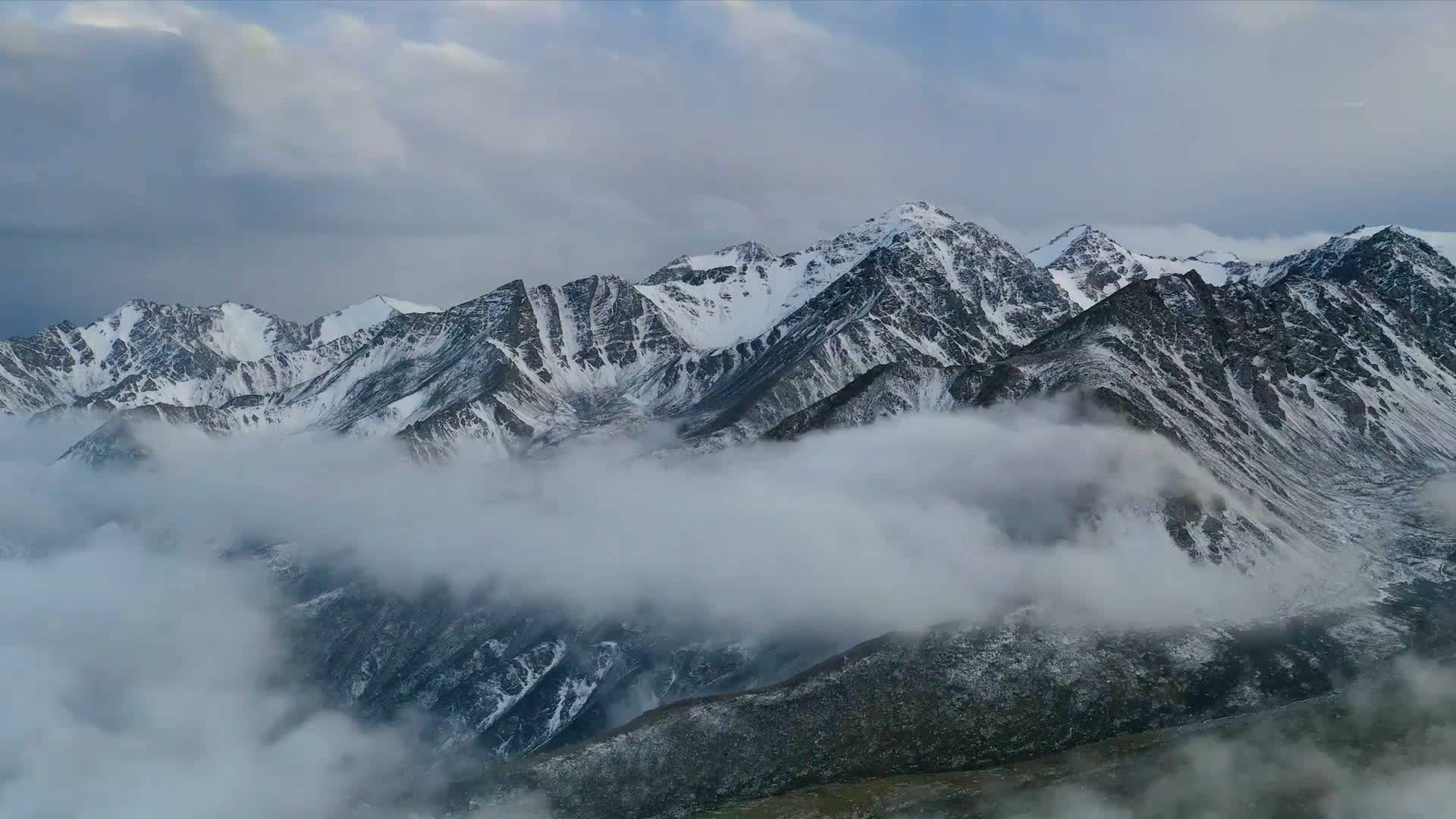 冬日祁连冰封千仞